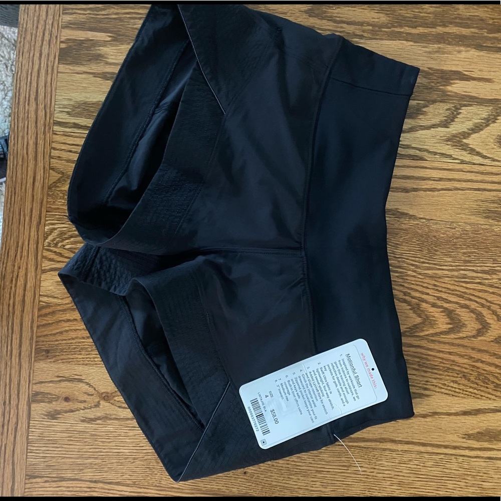 Lululemon Motionful short size 4